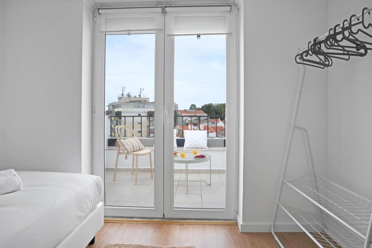Sunny 2 Bedroom Apartment In Almada - Balconies With River View Экстерьер фото