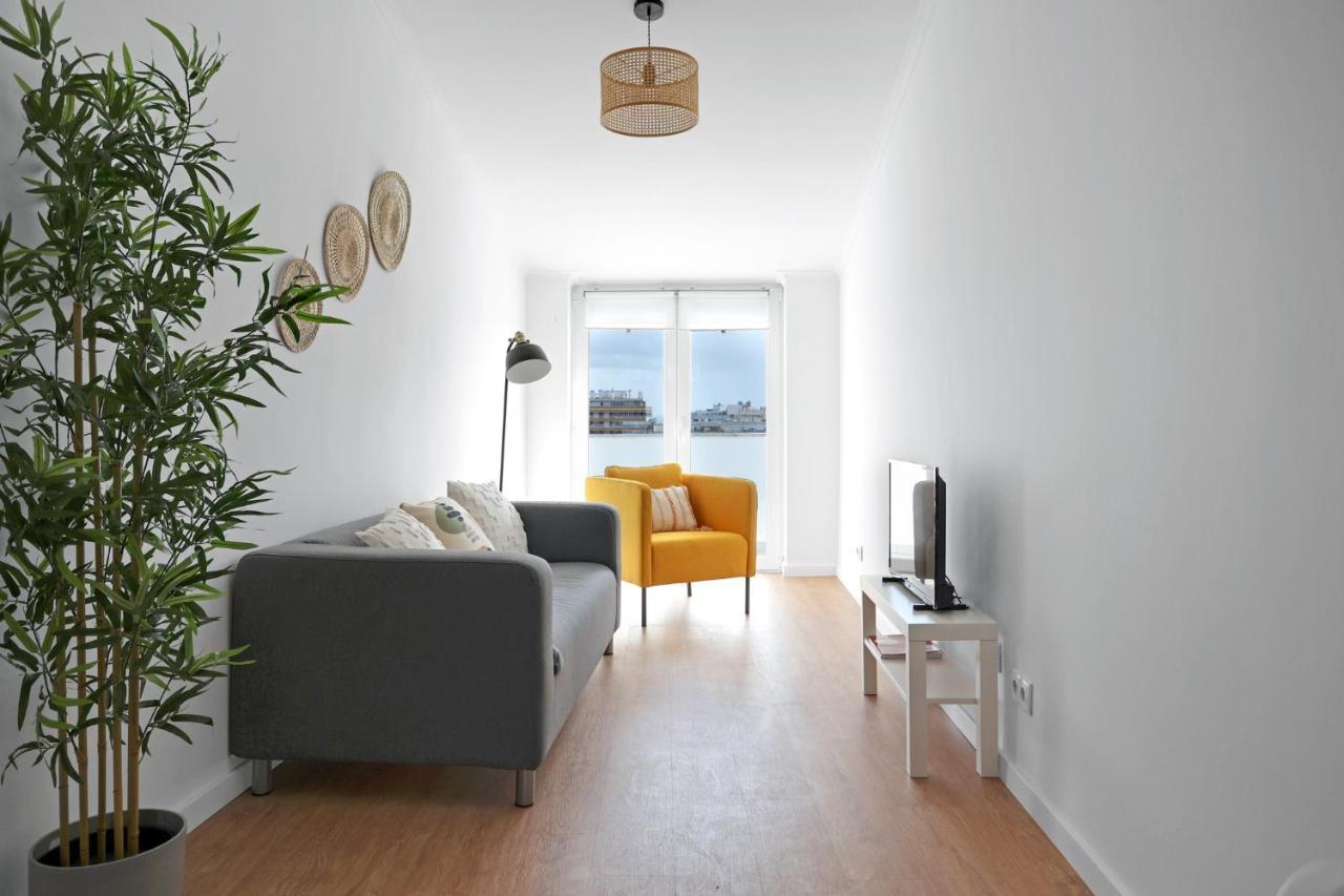 Sunny 2 Bedroom Apartment In Almada - Balconies With River View Экстерьер фото