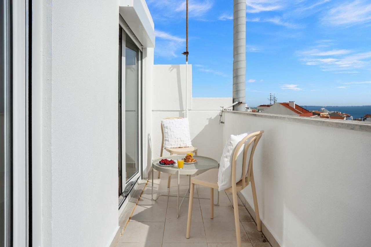 Sunny 2 Bedroom Apartment In Almada - Balconies With River View Экстерьер фото