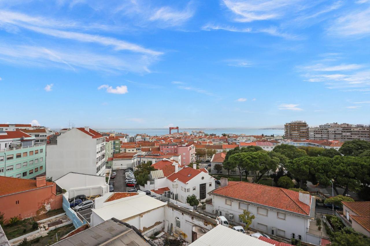 Sunny 2 Bedroom Apartment In Almada - Balconies With River View Экстерьер фото